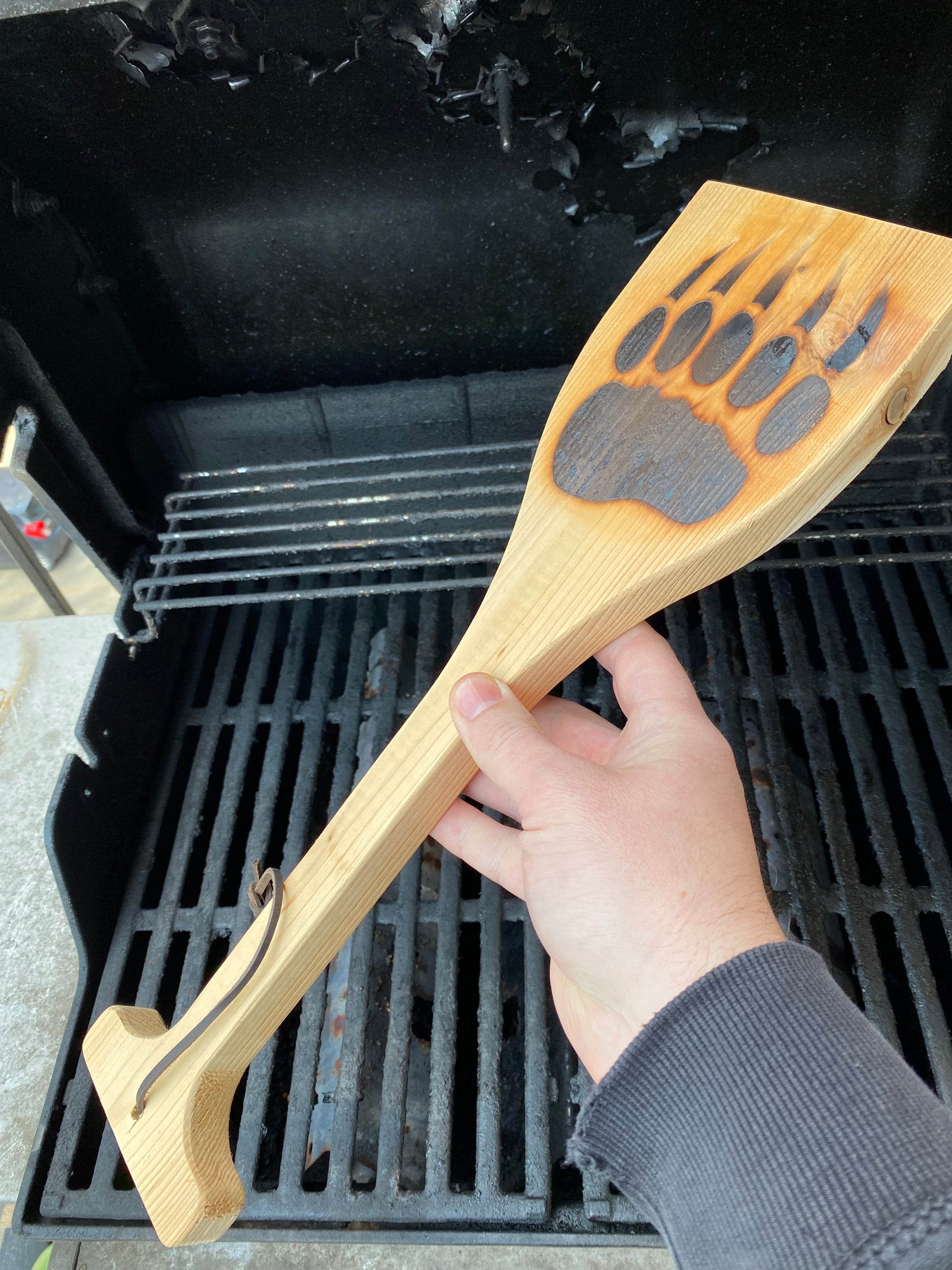 Wood Grill Scraper – Bear Paw Distribution